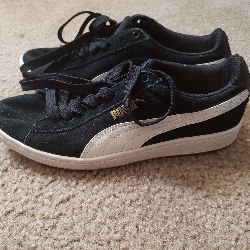 Puma sneaker black and white.